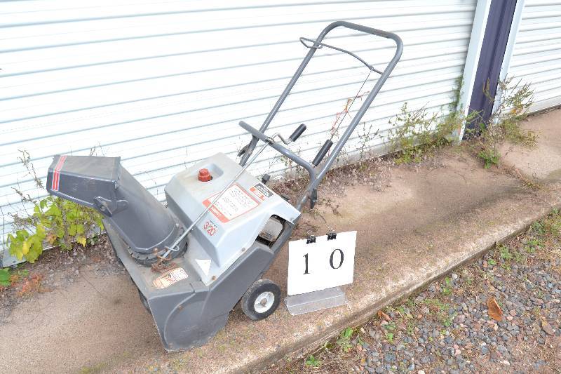 lot 10 image: snowblower