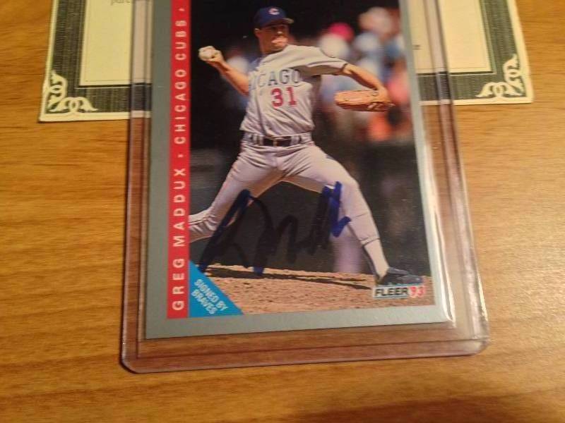 Greg Maddux Autograph w COA (HOF)