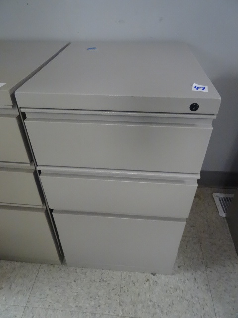 3 Drawer Metal Cabinet on Wheels
