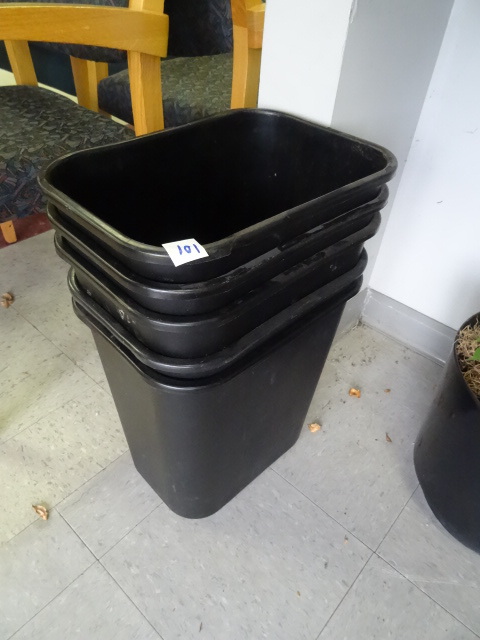 5 Plastic Office Garbage Cans