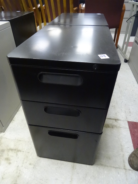 3 Drawer Metal Cabinet 15 X 20 X 26