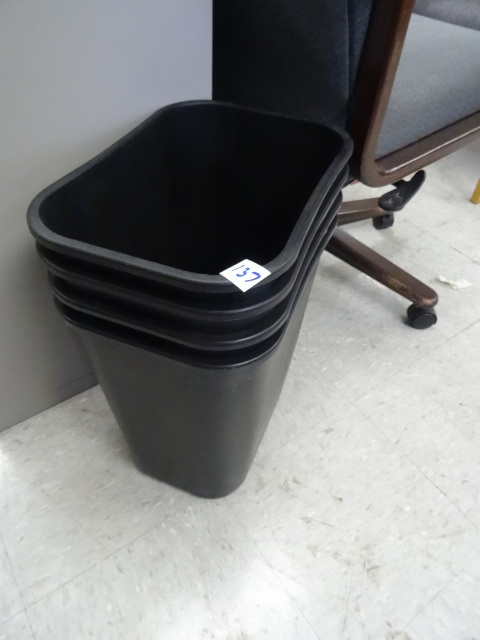 4 Plastic Office Garbage Cans