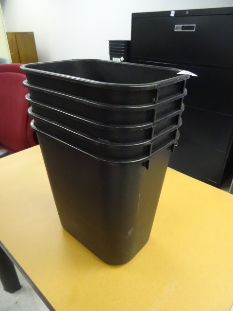 5 Plastic Office Garbage Cans