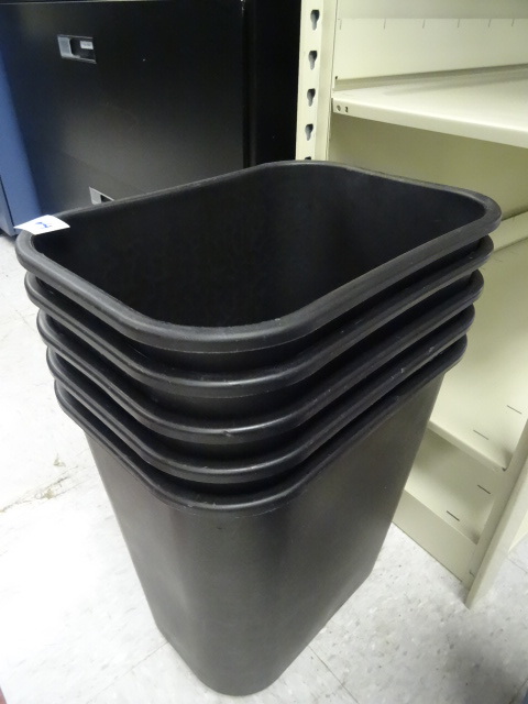 5 Plastic Office Garbage Cans