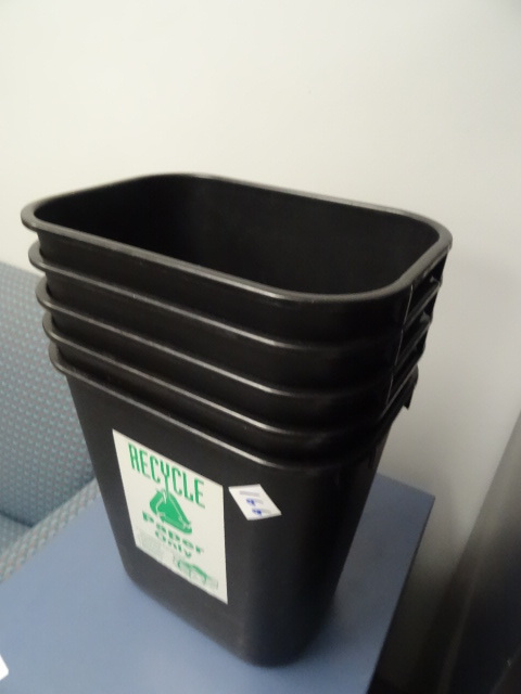 5 Plastic Office Garbage Cans