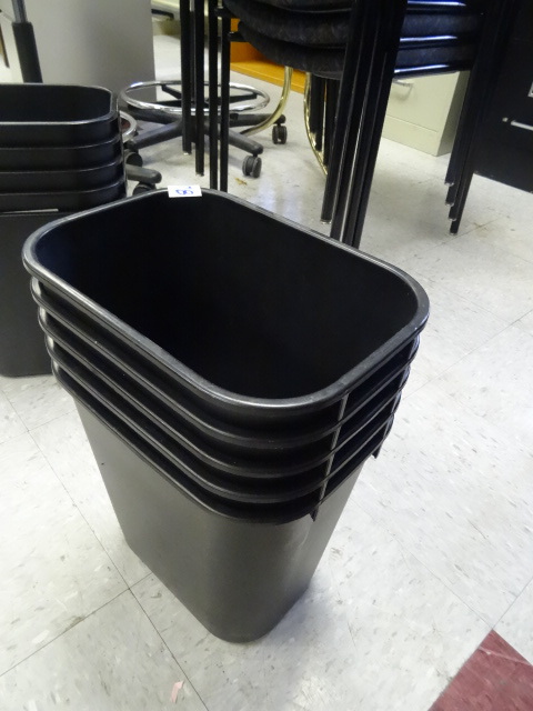 5 Plastic Office Garbage Cans