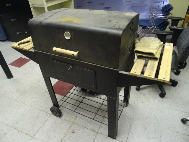 Char Broil Charcoal Grill on Wheels
