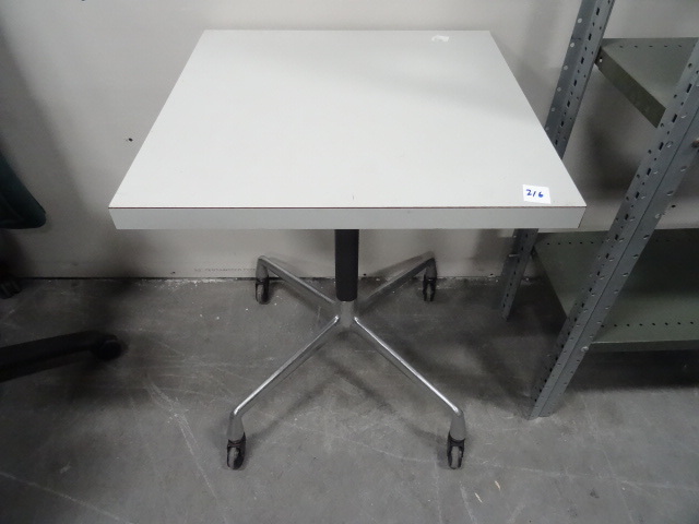 Table On Wheels 20 X 20 X 26