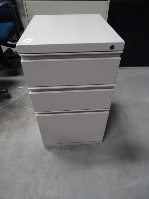 Metal 3 Drawer Cabinet 15 X 18 X 27