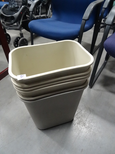 6 Plastic Office Garbage Cans