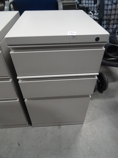 Metal 3 Drawer Cabinet 15 X 18 X 27