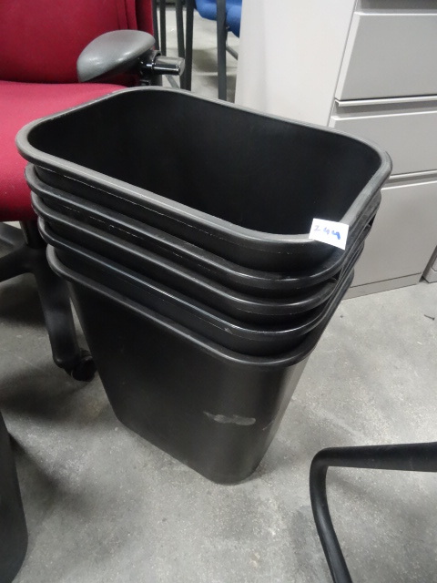 5 Plastic Office Garbage Cans
