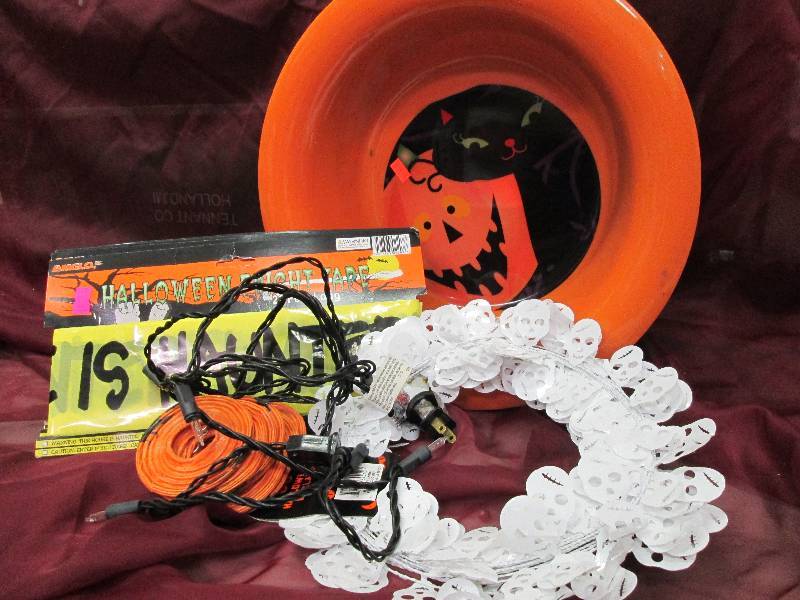halloween   party supplies for hall...