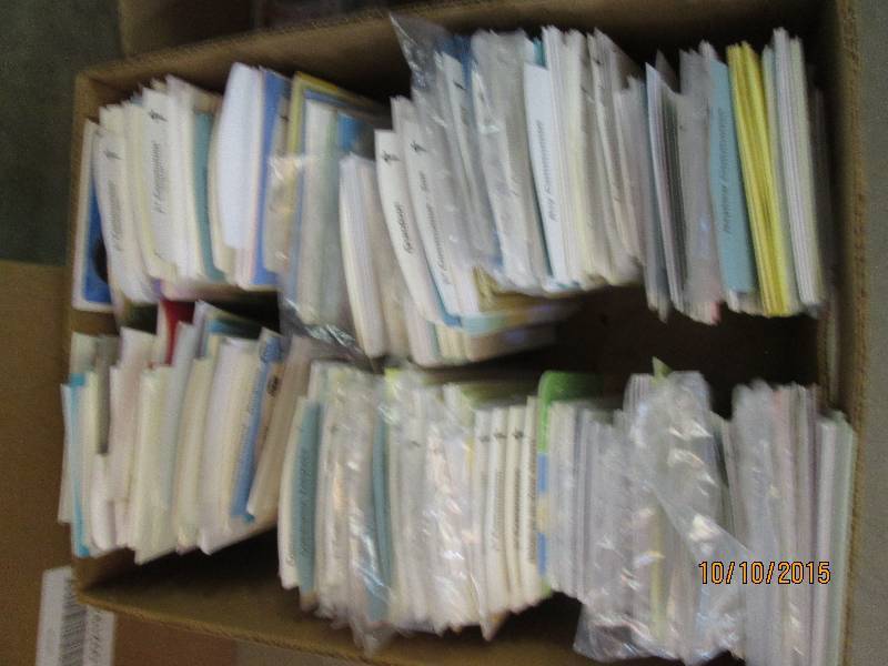 Large lot of assorted Hallmark gree...