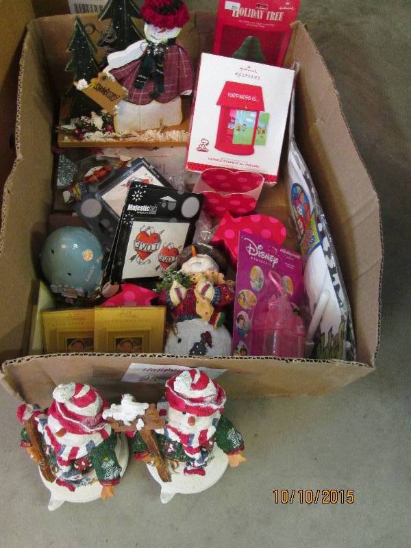 Large lot of Hallmark store invento...