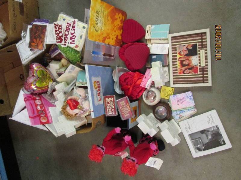 Large lot of Hallmark card and gift...