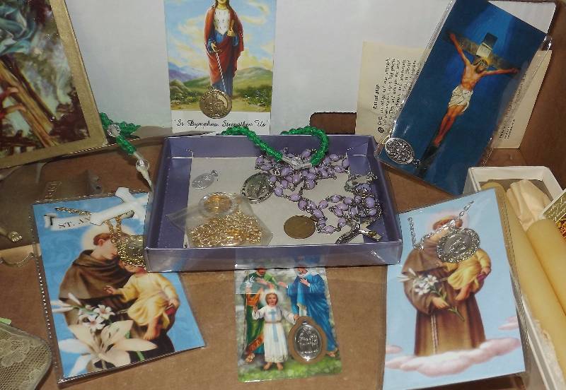 Religious Catholic Items Charm Rosary & More Lot