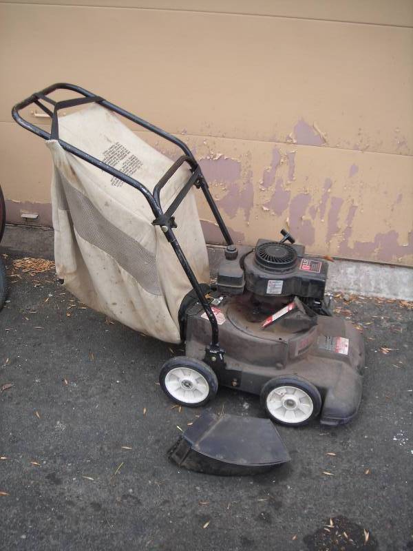 lot 2 image: Lazy Boy Chipper Vac
