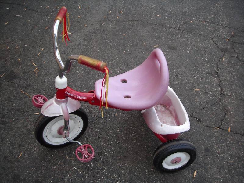 lot 3 image: Radio Flyer Trike