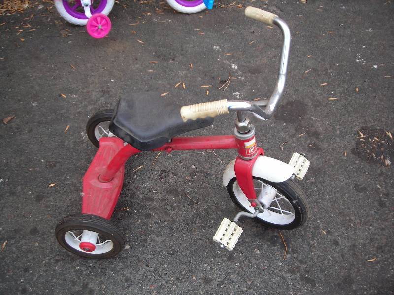 lot 4 image: Hedstrom Trike