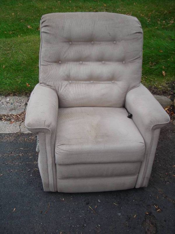 lot 20 image: Electric Power Recliner
