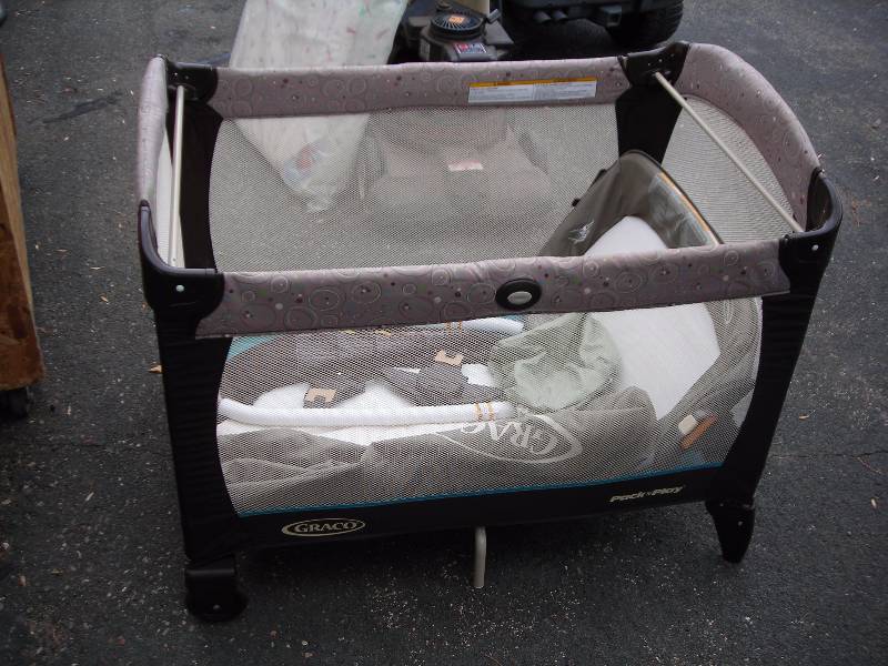 lot 27 image: Graco Pack N Play