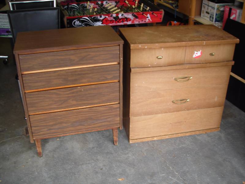 lot 34 image: 2-Chests (28x17x38, 34x17x34)