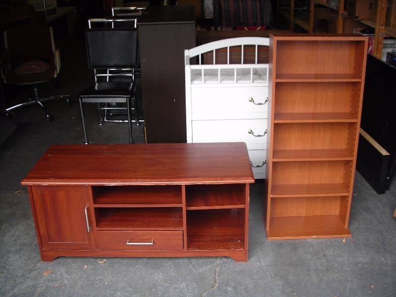 lot 36 image: TV Stand & Media Storage Cabinet
