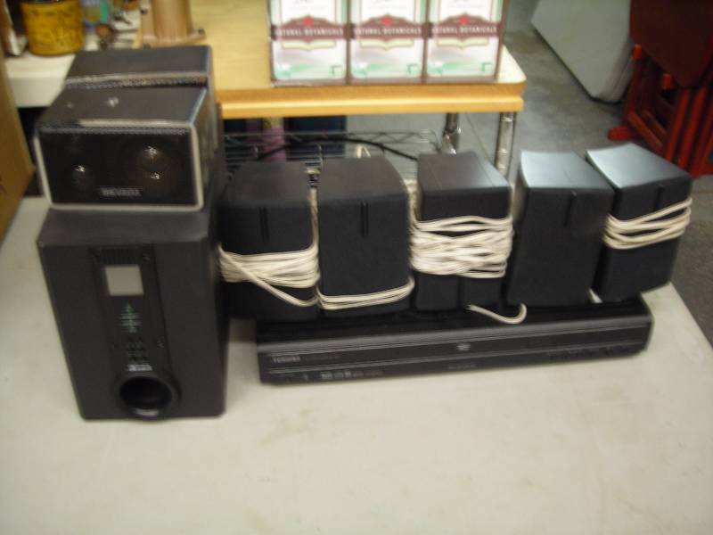 lot 50 image: Curtis Surround Sound & Other Speakers, Toshiba DVD Player