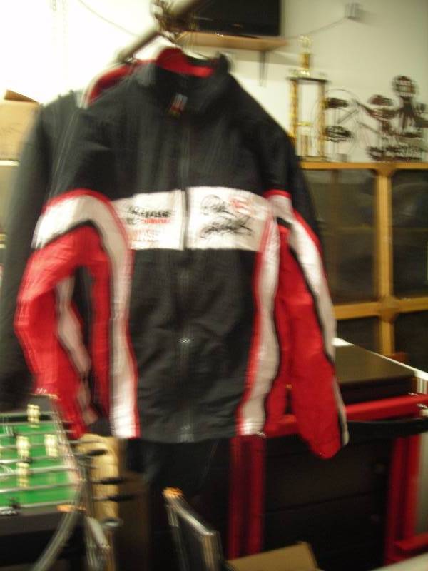 lot 70 image: Boys Size L (1416) 2-Piece Nascar Track Set #3