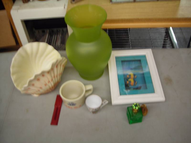 lot 78 image: Vintage Green Glass Perfume Bottle, Misc Glassware