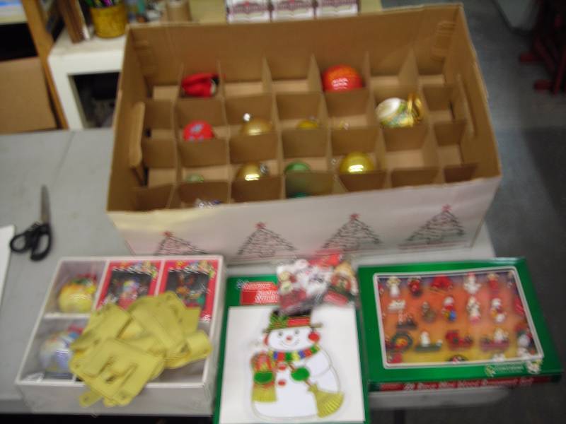 lot 86 image: Box Lot-Vintage Christmas Ornaments (2-Layers)