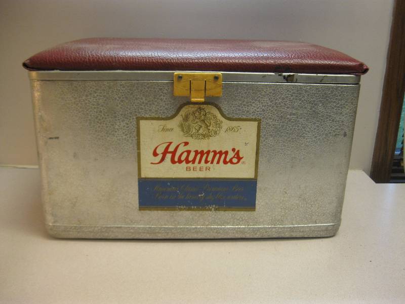 lot 1 image: Vintage Hamms&nbspBeer Metal Cooler Some Wea...