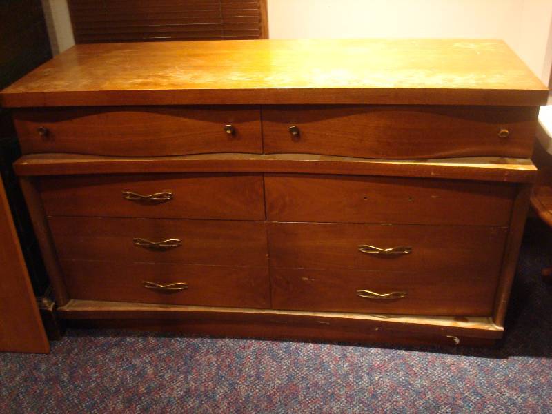 lot 9 image: Wood Mid-Century Modern Dresser. Has Wear....