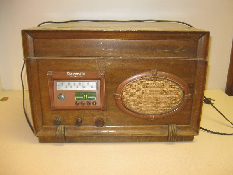 lot 31 image: VintageAntique RARE&nbspRecordio&nbspBy Wi...