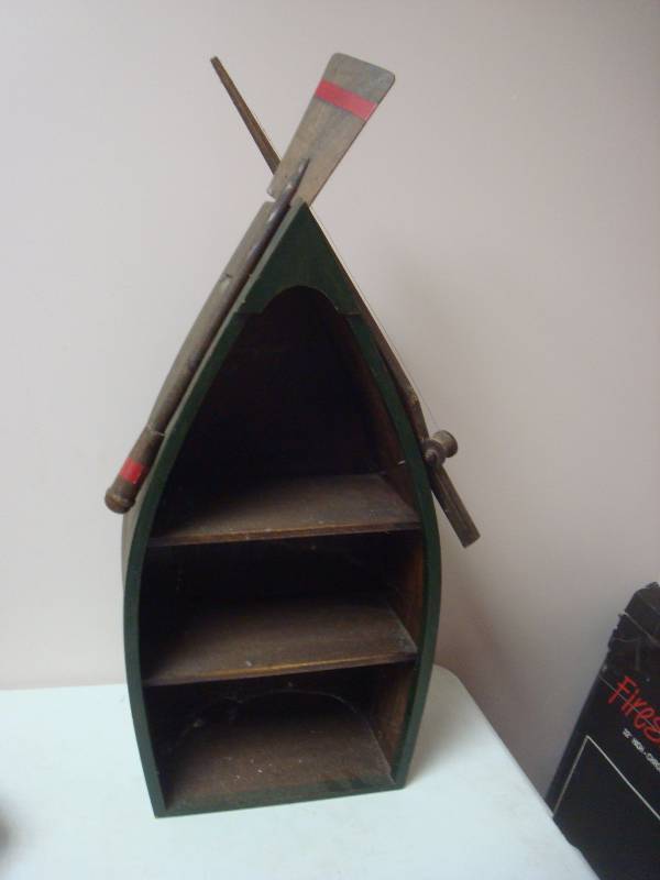 lot 39 image: Small Canoe Wood Shelf....