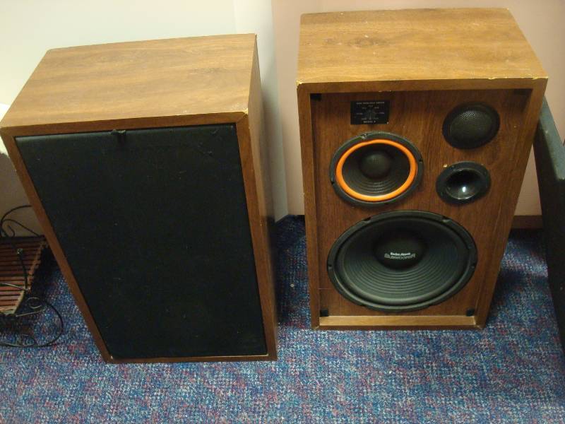 lot 40 image: Pair Of Floor Speakers. Have Wear, Untested...