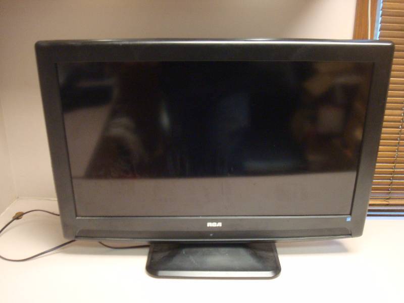 lot 50 image: RCA Flatscreen&nbsp32 Inch&nbspTV Works Goo...