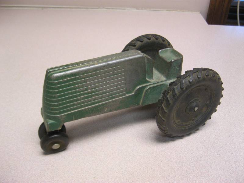 lot 68 image: Vintage Silk Toys Stream Line Aluminum Tracto...