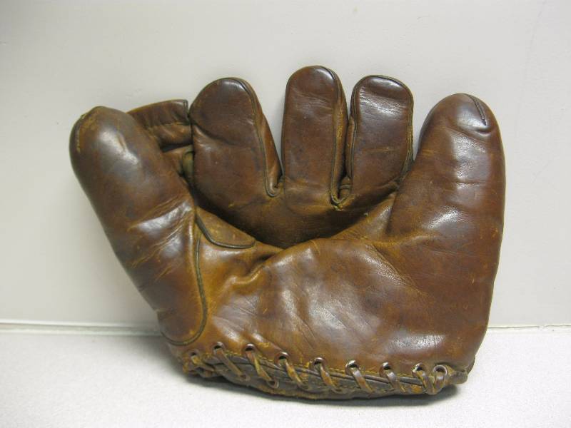 lot 80 image: VintageAntique Baseball Glove...