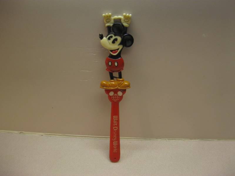 lot 84 image: Vintage Disney Mickey Mouse Back Scratcher....