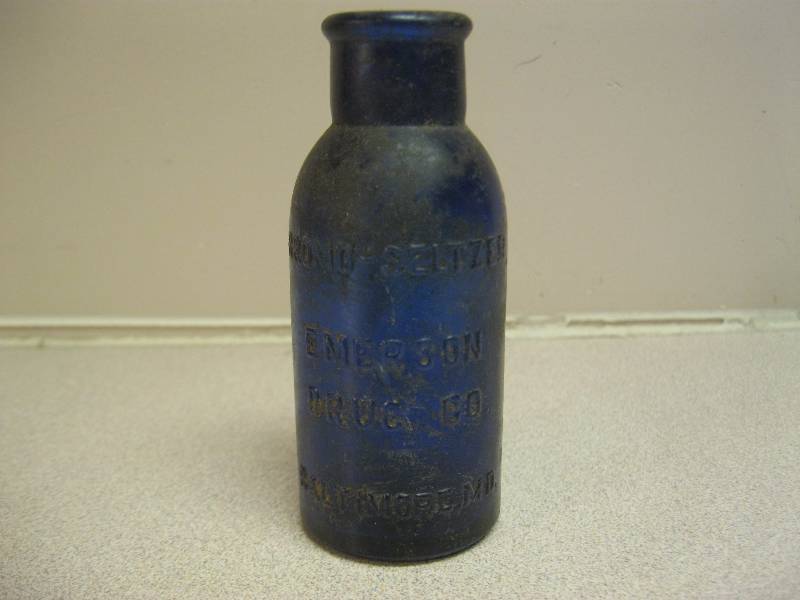 lot 95 image: VintageAntique Small Cobalt Blue Glass Bottl...