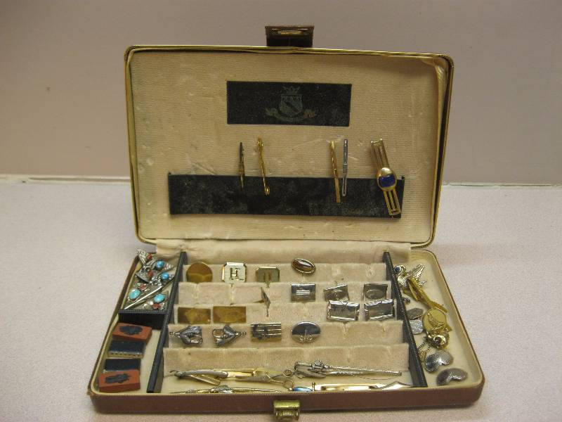lot 120 image: Lot Of Vintage Cuff Links Tie Clips And Misc....