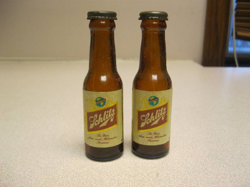 lot 126 image: Vintage Schlitz&nbspBeer Salt And Pepper Sha...