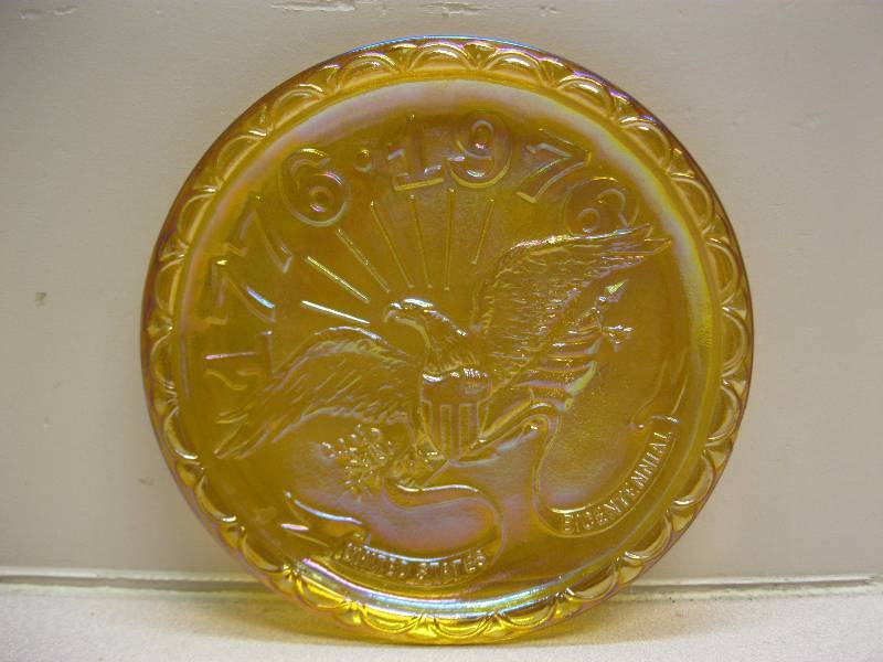 lot 131 image: Bicentennial Carnival Glass Plate. Fenton...