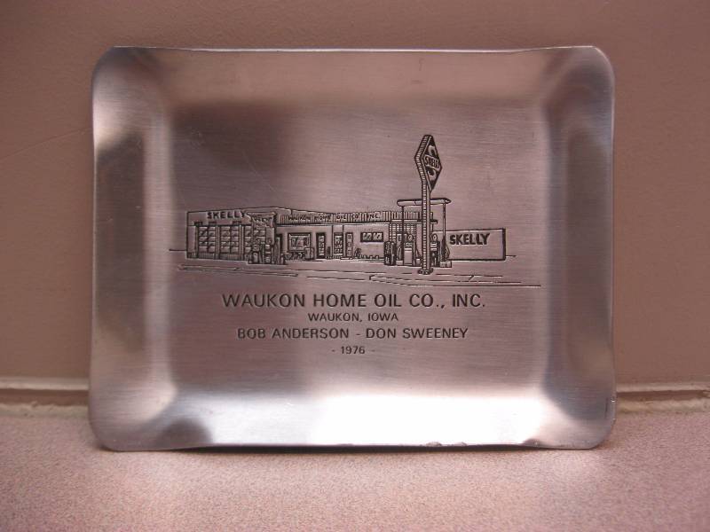 lot 135 image: Vintage Waukon&nbspHome Oil Ashtray. ...