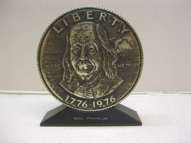 lot 136 image: Vintage Metal Ben Franklin Bank 1976....
