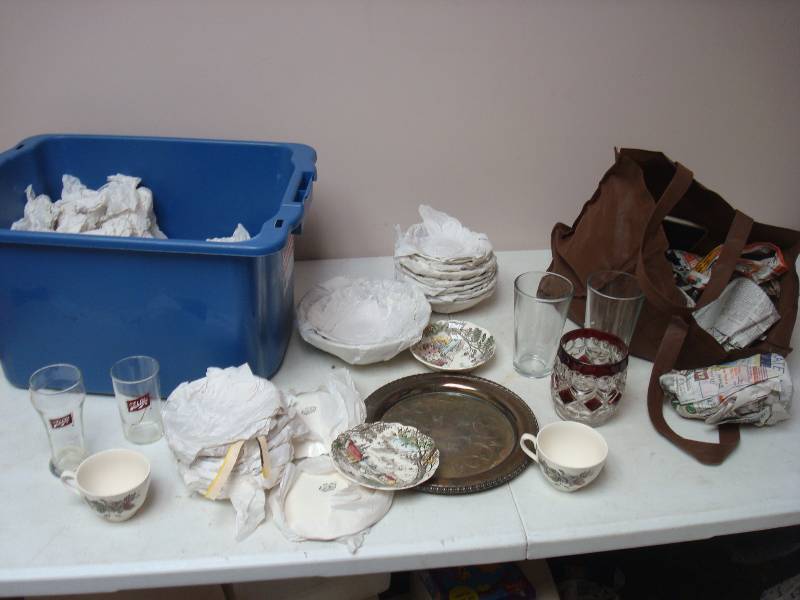 lot 142 image: Large Lot Of Vintage&nbspDishes, Glass, And ...