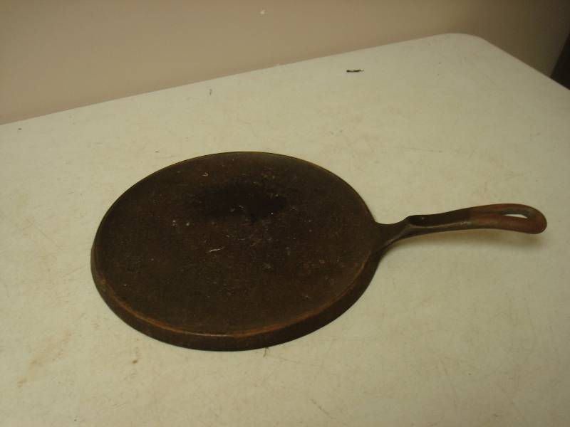 lot 163 image: Wagner Cast Iron Pancake Griddle. ...