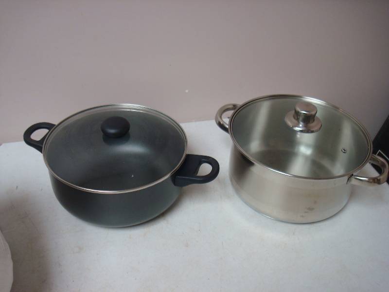 lot 168 image: Pair Of Pots With Lids, Look Unused...